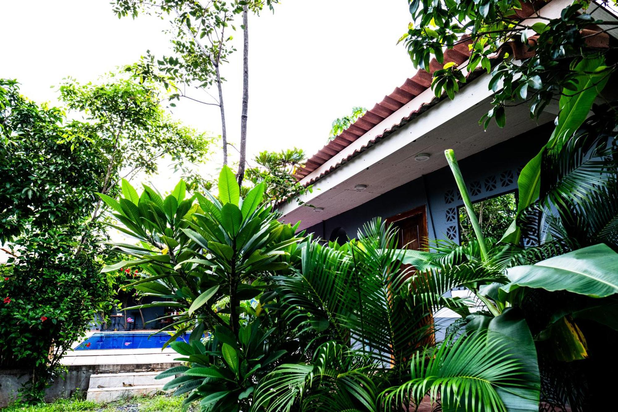 Teejays Bed And Breakfast Kampot Exterior photo